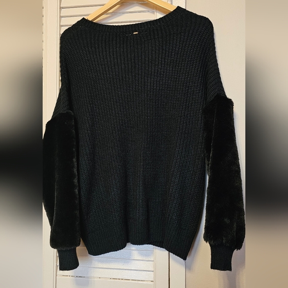 GUESS Roma Faux Fur Cable Knit Black Sweater Size M - Picture 3 of 10